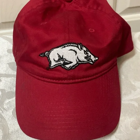 Arkansas Razorbacks Red Cap with Razorback Logo - Picture 1 of 2